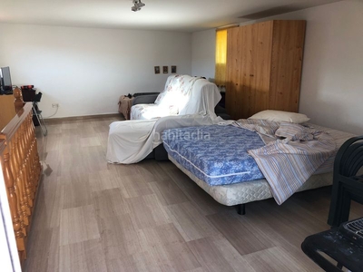 Casa pareada con 4 habitaciones con parking, calefacción y aire acondicionado en Badalona