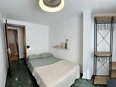 Coliving con 3 hab, 2 despachos y terraza en el centro