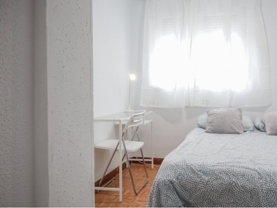 Cómoda habitación en alquiler, apartamento de 10 habitaciones, Tetuán, Madrid.