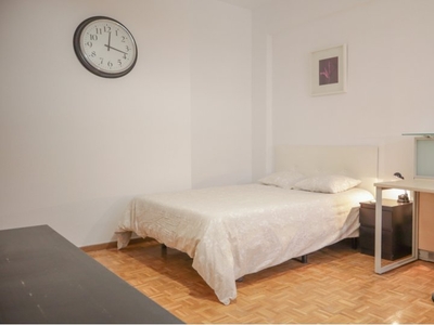 Cómoda habitación en alquiler, apartamento de 10 habitaciones, Tetuán, Madrid.