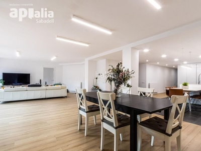 Dúplex con 5 habitaciones con calefacción y aire acondicionado en Sabadell