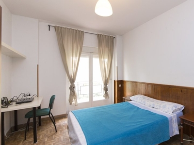Habitación amueblada en un apartamento de 7 dormitorios en Tetuan, Madrid