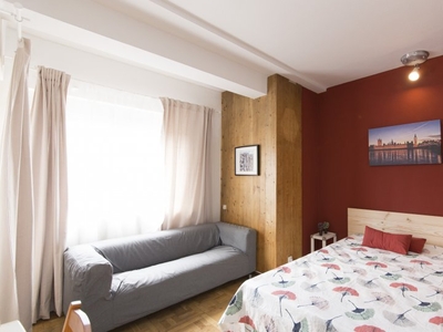 Habitación amueblada en un apartamento de 7 dormitorios en Tetuan, Madrid