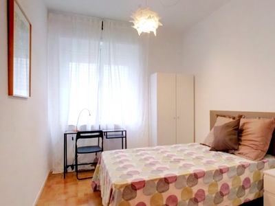 Habitación luminosa en un apartamento de 8 dormitorios en Nueva España, Madrid