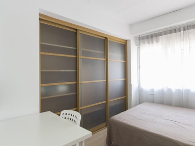 Habitación moderna en un apartamento de 8 dormitorios en Prosperidad, Madrid