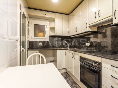 Piso ¡oportunidad magnifica vivienda con dos balcones! en Hospitalet de Llobregat (L´)