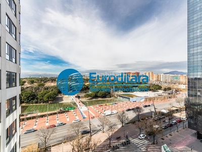 Piso seminuevo de 100m2 utiles + 3 dormitorios + pk en plaza catalunya en Sabadell