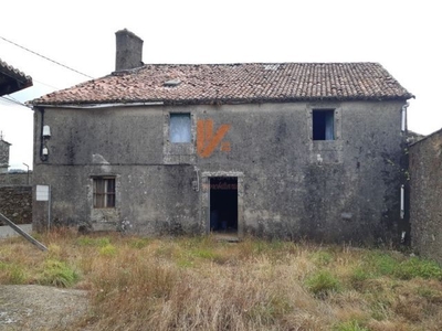 CASA DE PIEDRA CON JARDIN EN LA ZONA NORTE DE SANTIAGO