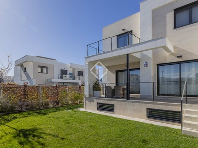Casa / villa de 307m² con 200m² de jardín en venta en Boadilla Monte