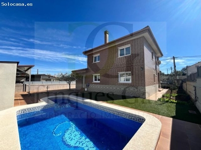 Castellgalí - Casa de 4 habitaciones con piscina y garaje ideal para familias.