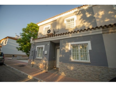 Excelente casa en Gelves a solo 7 kms de Sevilla, ...