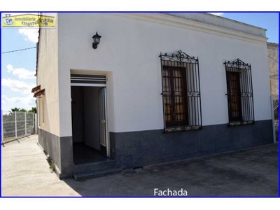 Se vende casa en Alquerias con parcela vallada