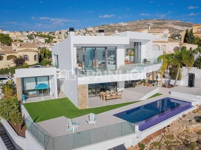 Villa de lujo con vistas panorámicas al mar en Benitachell Alicante
