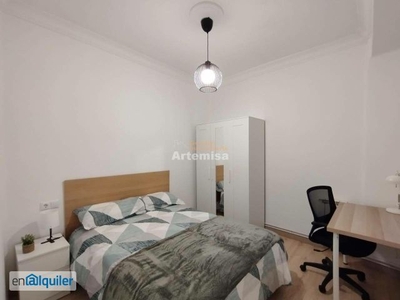 Alquiler de piso amueblado de 4 dormitorios en Esteiro, Ferrol