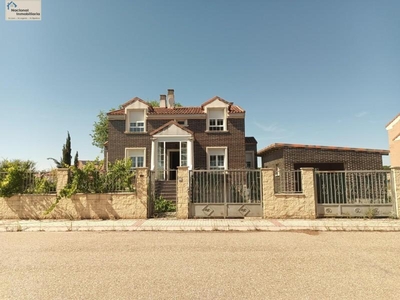 Chalet en Villanueva de Duero