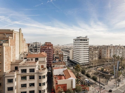Ático en travessera de dalt 5 àtico todo exterior, con terraza, a reforma. novena planta en Barcelona