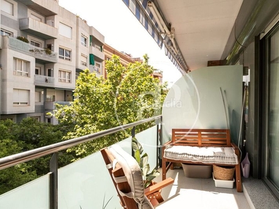 Piso de cuatro habitaciones en venta en sagrada familia. en Barcelona