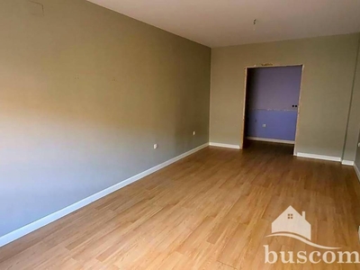 Venta Piso Úbeda. Piso de tres habitaciones en Calle Navas de Tolosa. Buen estado planta baja