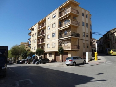 Venta Piso Úbeda. Piso de tres habitaciones en Av. Antonio Machado 9.