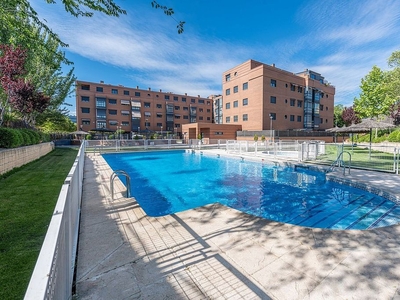 Alquiler de ático en Rejas de 1 habitación con terraza y piscina