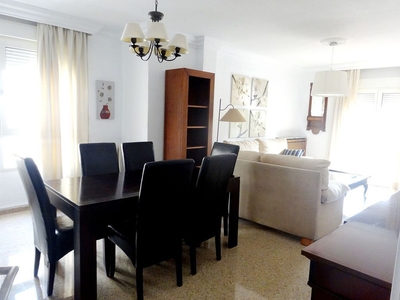 Alquiler de piso en calle Gonzalo Gallas de 4 habitaciones con muebles y balcón