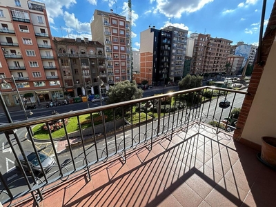 Alquiler de piso en Centro - Logroño de 3 habitaciones con terraza y aire acondicionado