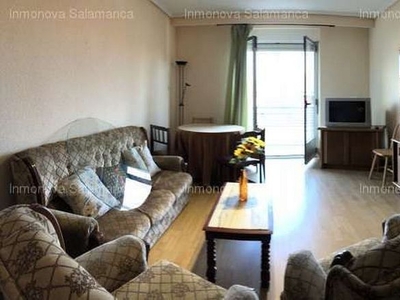 Alquiler de piso en Centro - Salamanca de 3 habitaciones con terraza y muebles