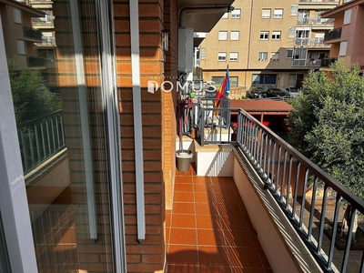 Alquiler de piso en Eixample Sud – Migdia de 3 habitaciones con terraza y garaje