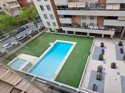 Alquiler de piso en Martín Carpena - Torre del Río de 3 habitaciones con terraza y piscina