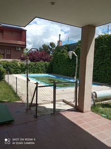 Alquiler de piso en San Pascual de 2 habitaciones con piscina y garaje