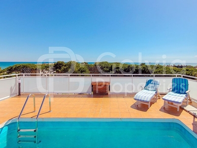 Ático en venta en Gavà Mar de 5 habitaciones con terraza y piscina