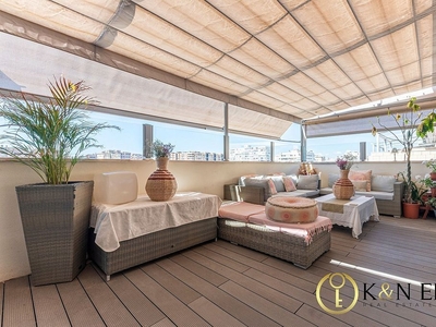 Ático en venta en Playa de San Juan de 4 habitaciones con terraza y piscina