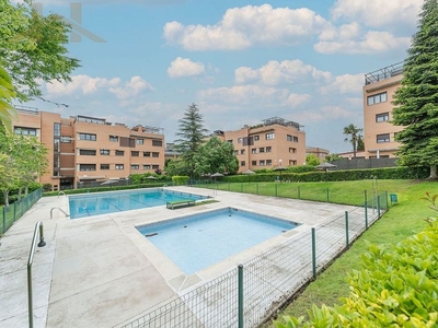 Ático en venta en Sector B de 4 habitaciones con terraza y piscina