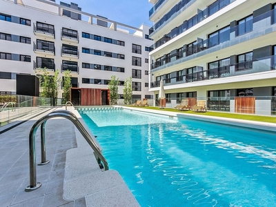 Piso en alquiler en calle De la Verneda de 3 habitaciones con terraza y piscina