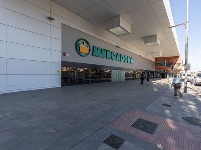 Piso en alquiler en Pajaritos - Plaza de Toros de 3 habitaciones con terraza y muebles