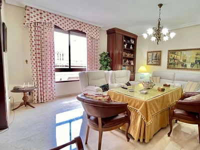 Piso en venta en calle Alonso de Burgos de 4 habitaciones con aire acondicionado y calefacción