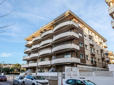 Piso en venta en calle De Josep Pla de 2 habitaciones con terraza y piscina