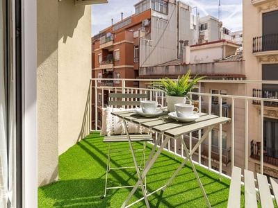 Piso en venta en calle De Xifré de 3 habitaciones con terraza y balcón