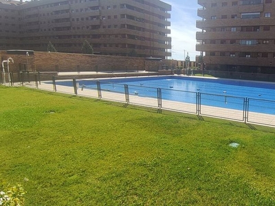 Piso en venta en calle Ignacio Zuloaga de 4 habitaciones con terraza y piscina