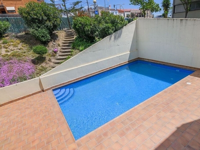 Piso en venta en Canyet - Bonavista de 3 habitaciones con terraza y piscina