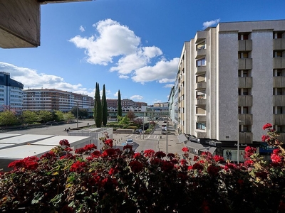 Piso en venta en Centro - Vitoria-Gasteiz de 4 habitaciones con terraza y garaje