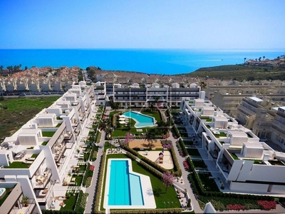 Piso en venta en Gran Alacant de 3 habitaciones con terraza y piscina