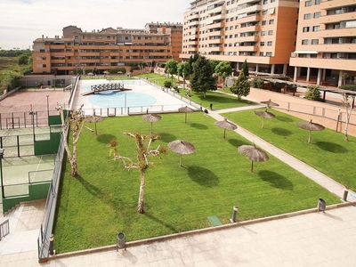 Piso en venta en Parque Oeste - Fuente Cisneros de 3 habitaciones con terraza y piscina