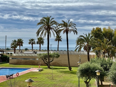 Piso en venta en Pla de Sant Pere-Les Salines de 3 habitaciones con terraza y piscina