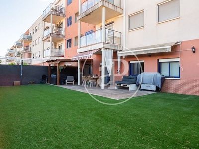 Piso en venta en Riba-roja de Túria de 3 habitaciones con terraza y piscina