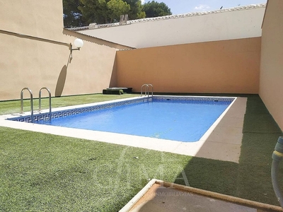 Piso en venta en Tomelloso de 2 habitaciones con piscina y garaje