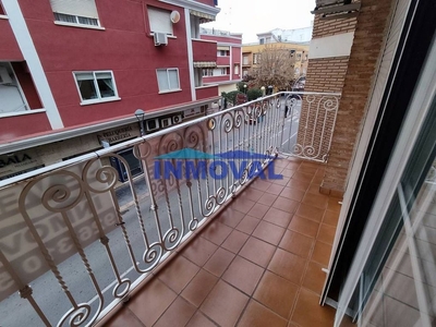 Piso en venta en Valdepeñas de 3 habitaciones con terraza y garaje