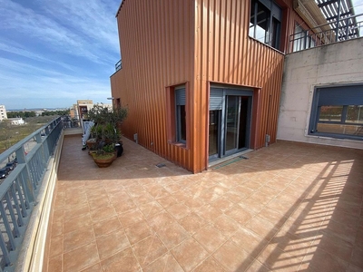 Venta de ático en calle Santa Cruz de Mudela de 2 habitaciones con terraza y piscina