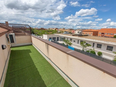 Venta de dúplex en Miguelturra de 3 habitaciones con terraza y piscina