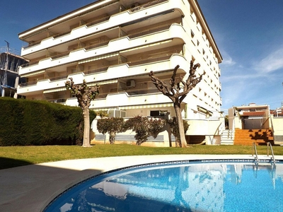 Venta de piso en avenida De la Cossetània de 3 habitaciones con terraza y piscina